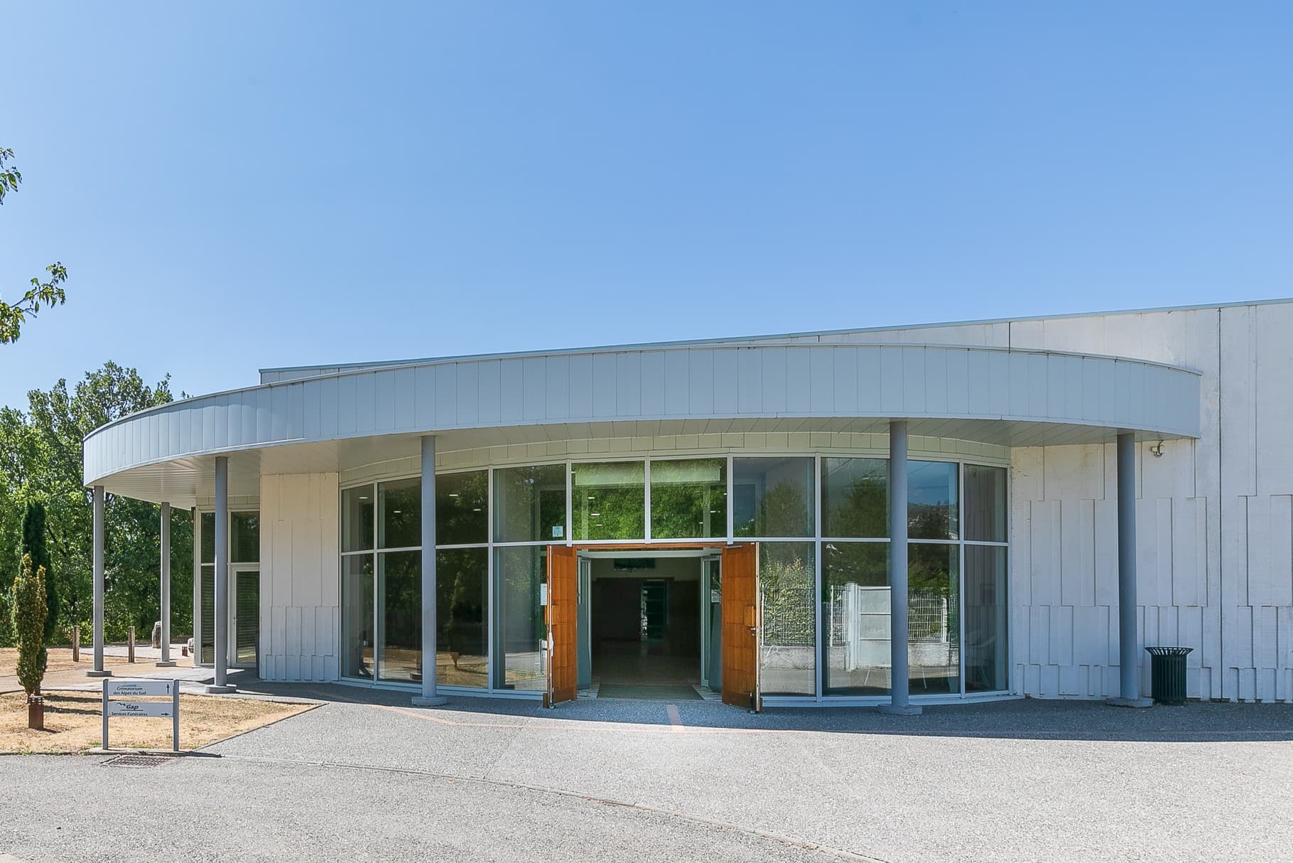 Façade du crématorium de Gap
